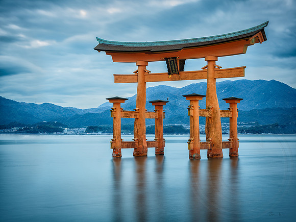Floating Torii Gateway to Itsukushima Shrine, Miyajima Island