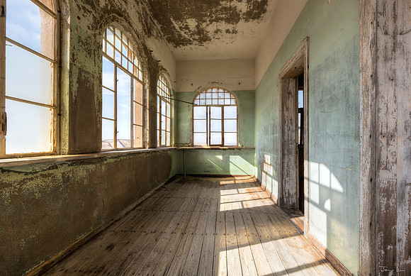 Kolmanskop, Let the Sun In, Entrance Hall