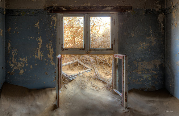 Kolmanskop The Outside Creeping In