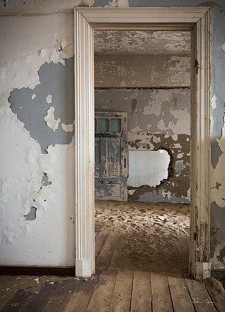 Kolmanskop, Hole in the Wall