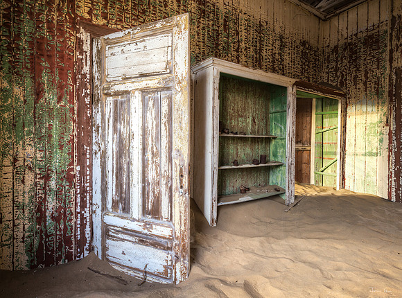 Kolmanskop Bare Necessities