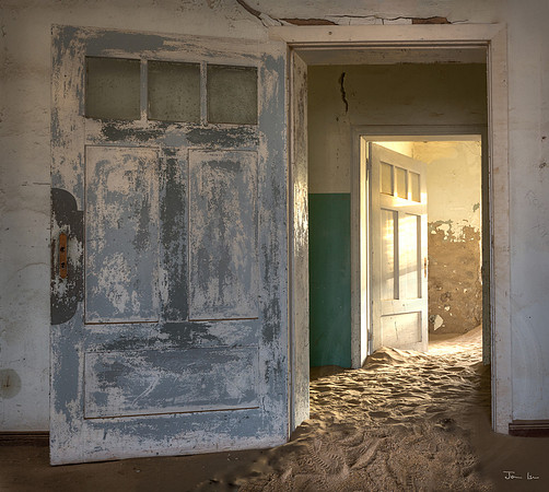 Kolmanskop Passage of Light