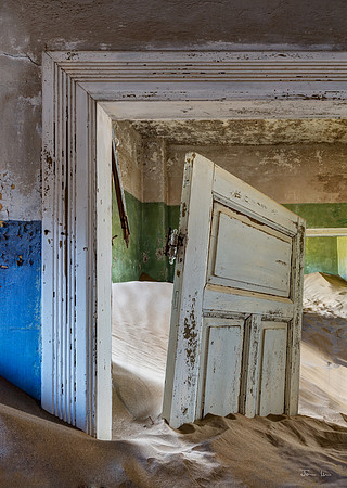 Kolmanskop, Unhinged