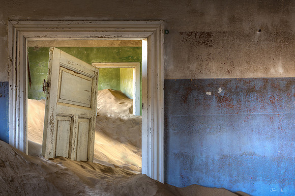 Kolmanskop Green Room Beyond