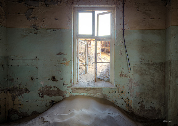 Kolmanskop, The Outside Coming In