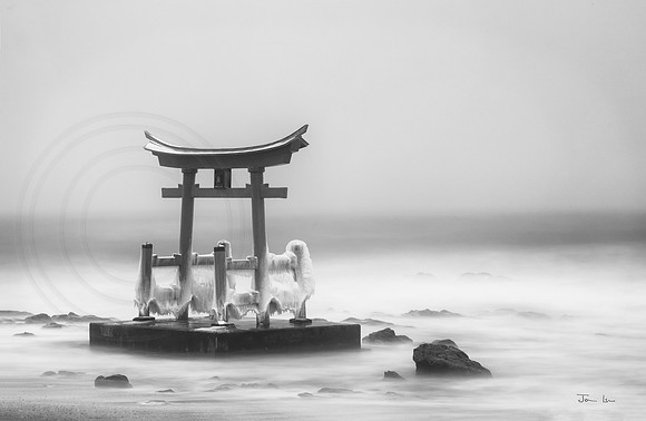 Tori Gate, Defiant